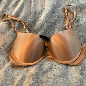 Victoria Secret Bombshell Bra in Nude